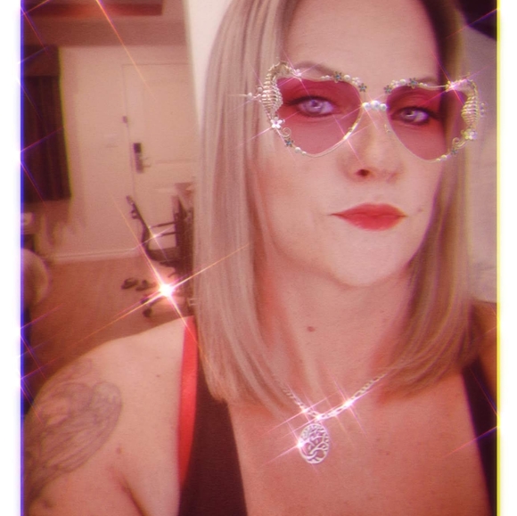 Meet your Posher, Tiffany - Picture 6 of 10